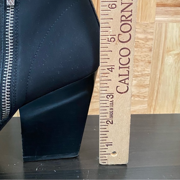 DONALD J PLINER “Volt2” Black Snakeskin Leather Ankle Boots Chunky Heels Size 9 - Picture 9 of 15